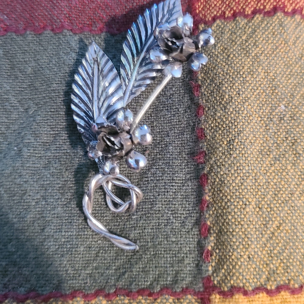 Elegant Silver Floral Brooch